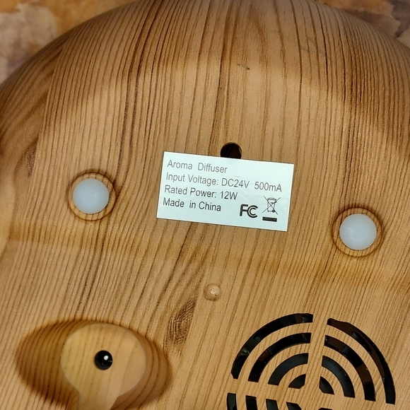 Pure Daily Care Aromatherapy Diffuser Woodgrain LED Light with 10 Essential Oils - Picture 7 of 13